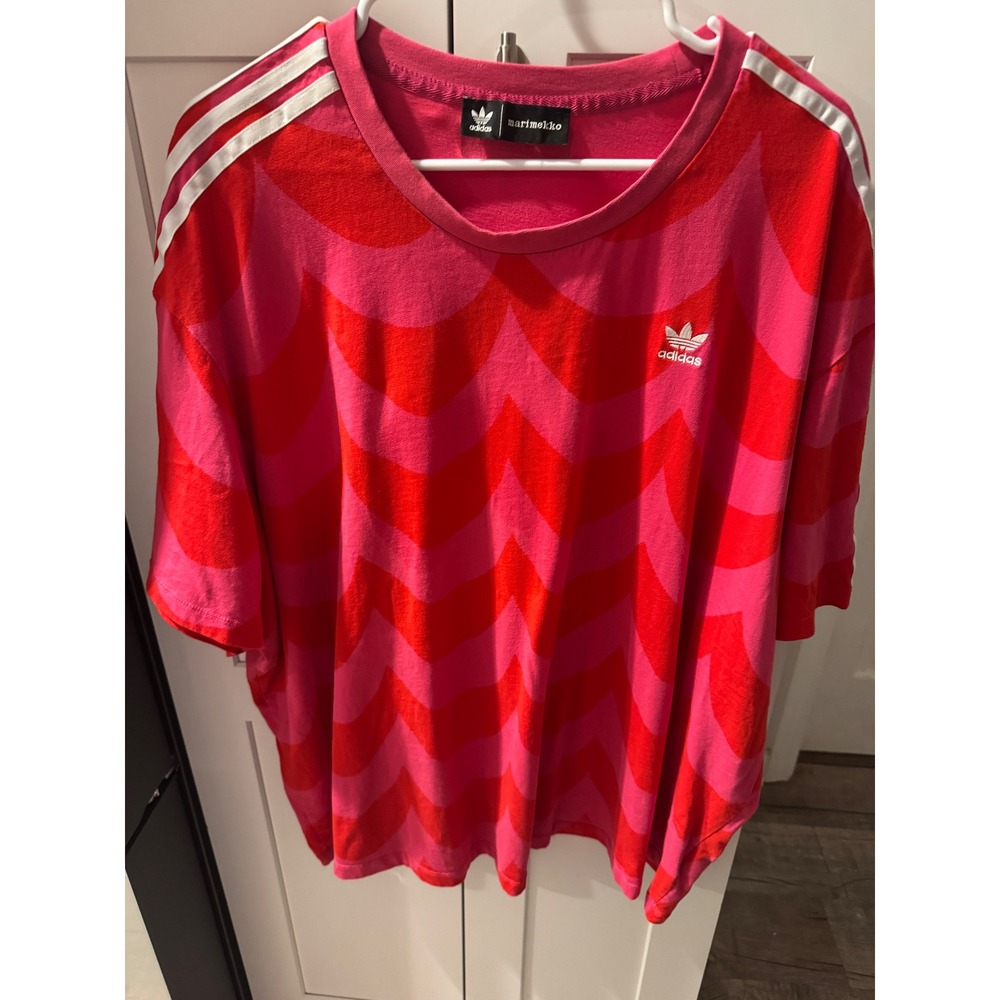 Adidas x Marimekko Laine Print T-Shirt Red Pink Wavy Oversized Trefoil 4X Tee